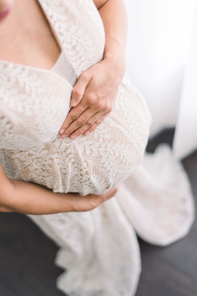 Light and Airy Maternity Photographer
