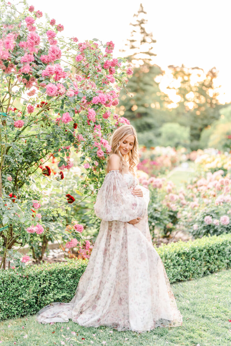 beautiful mother to be photographed in Bay Area California by Amber Courtney owner of Light Livin Photography