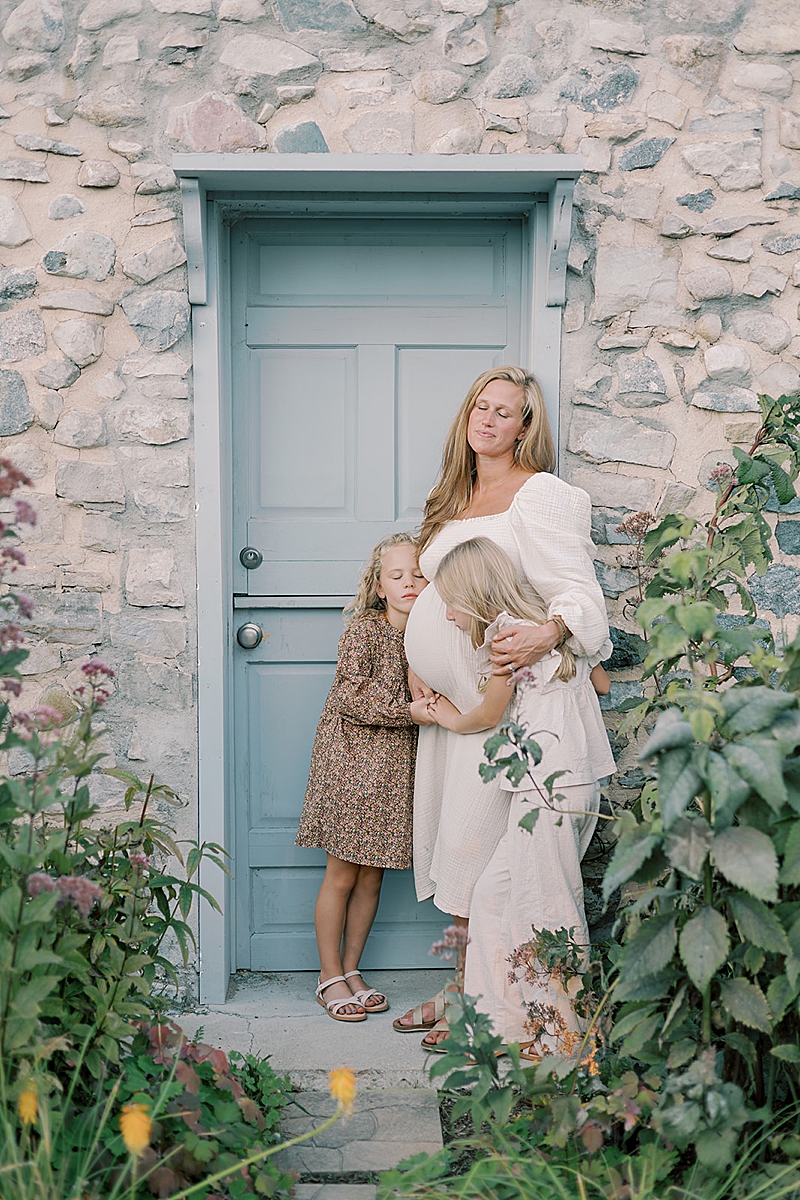 outdoor family photography maternity session film photography natural light intimate mother daughter moment lifestyle photography