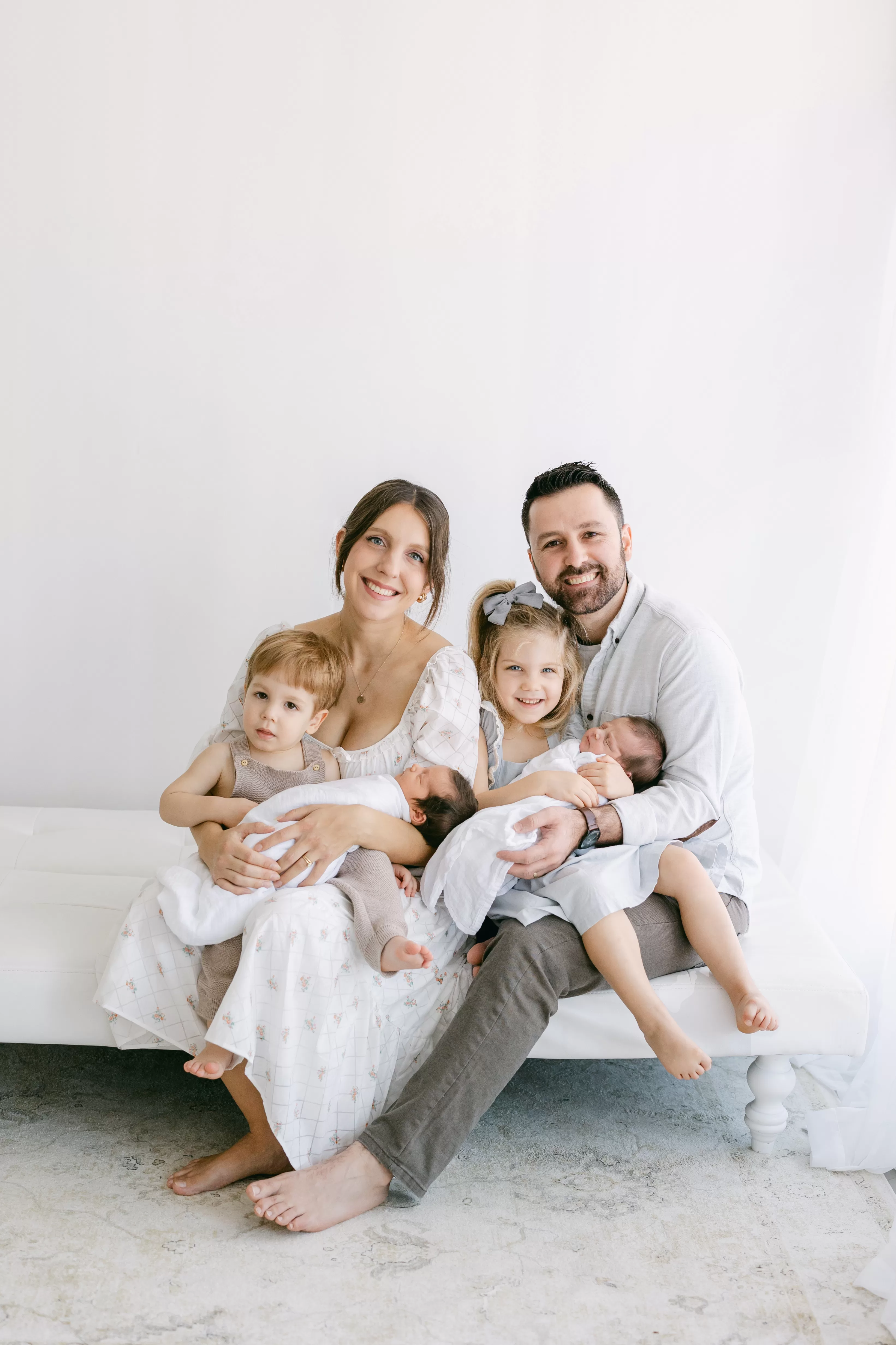 a family of 6 welcomes a set of newborn twins for their photoshoot